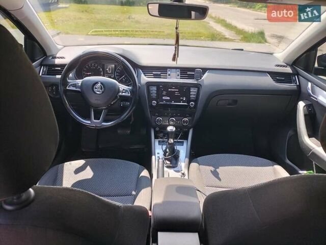 Чорний Шкода Октавія, об'ємом двигуна 1.6 л та пробігом 262 тис. км за 12500 $, фото 1 на Automoto.ua