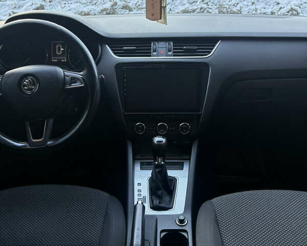 Чорний Шкода Октавія, об'ємом двигуна 1.6 л та пробігом 263 тис. км за 11200 $, фото 11 на Automoto.ua