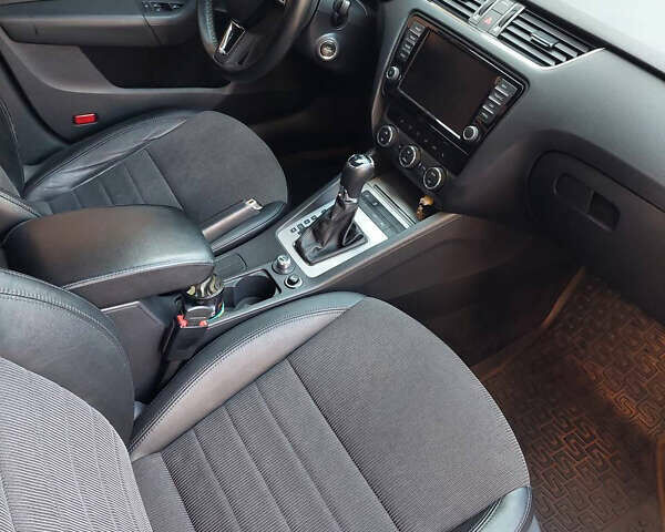 Чорний Шкода Октавія, об'ємом двигуна 2 л та пробігом 298 тис. км за 13000 $, фото 54 на Automoto.ua