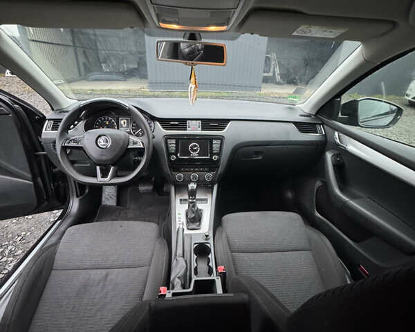 Черный Шкода Октавия, объемом двигателя 1.6 л и пробегом 228 тыс. км за 11200 $, фото 11 на Automoto.ua