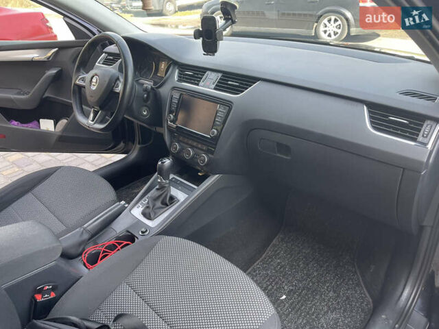 Черный Шкода Октавия, объемом двигателя 2 л и пробегом 293 тыс. км за 12500 $, фото 9 на Automoto.ua