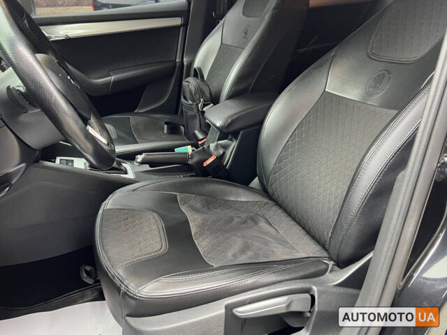Черный Шкода Октавия, объемом двигателя 2 л и пробегом 265 тыс. км за 12800 $, фото 7 на Automoto.ua