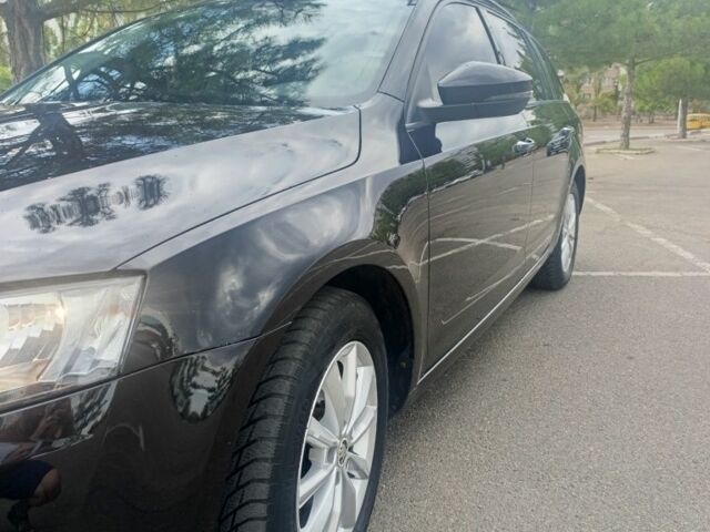 Черный Шкода Октавия, объемом двигателя 2 л и пробегом 213 тыс. км за 10800 $, фото 1 на Automoto.ua