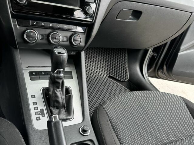 Чорний Шкода Октавія, об'ємом двигуна 2 л та пробігом 287 тис. км за 13500 $, фото 5 на Automoto.ua