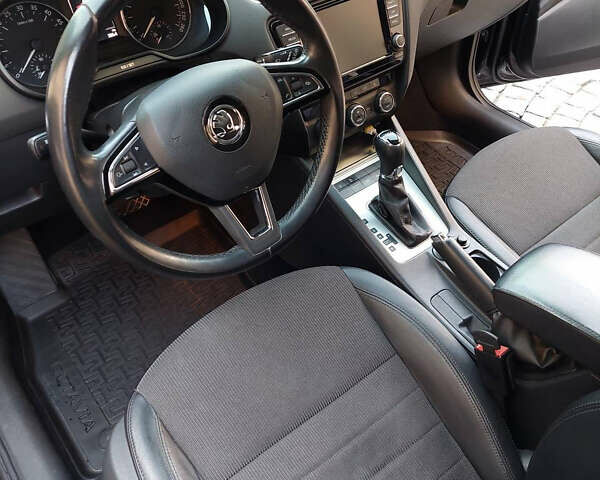 Чорний Шкода Октавія, об'ємом двигуна 2 л та пробігом 298 тис. км за 13000 $, фото 51 на Automoto.ua
