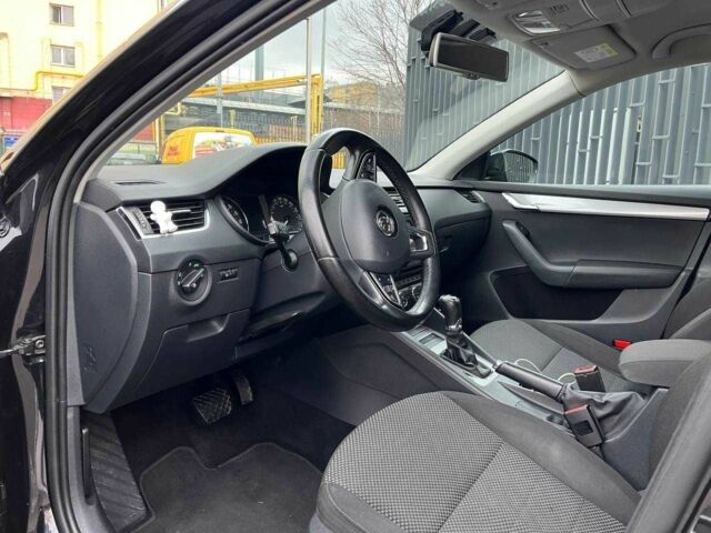 Чорний Шкода Октавія, об'ємом двигуна 2 л та пробігом 266 тис. км за 13990 $, фото 7 на Automoto.ua