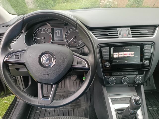 Черный Шкода Октавия, объемом двигателя 1.6 л и пробегом 207 тыс. км за 11300 $, фото 5 на Automoto.ua