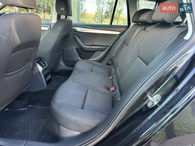 Черный Шкода Октавия, объемом двигателя 2 л и пробегом 266 тыс. км за 14450 $, фото 24 на Automoto.ua