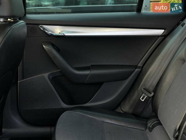 Чорний Шкода Октавія, об'ємом двигуна 1.6 л та пробігом 259 тис. км за 14200 $, фото 46 на Automoto.ua