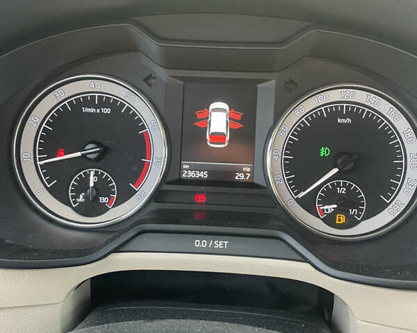 Черный Шкода Октавия, объемом двигателя 1.8 л и пробегом 236 тыс. км за 15300 $, фото 12 на Automoto.ua