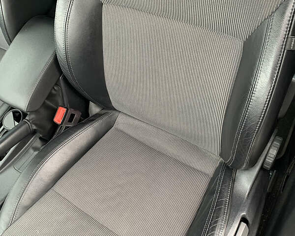 Черный Шкода Октавия, объемом двигателя 1.6 л и пробегом 239 тыс. км за 12200 $, фото 7 на Automoto.ua