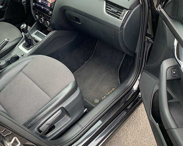 Черный Шкода Октавия, объемом двигателя 1.6 л и пробегом 239 тыс. км за 12200 $, фото 12 на Automoto.ua