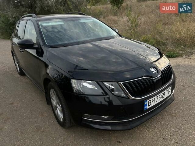 Черный Шкода Октавия, объемом двигателя 1.6 л и пробегом 314 тыс. км за 13999 $, фото 1 на Automoto.ua