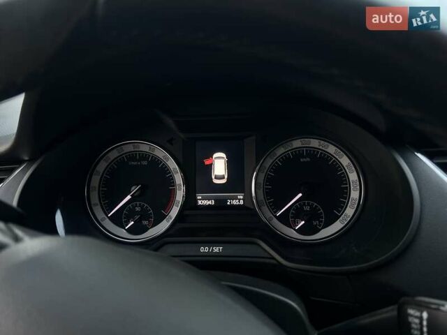 Черный Шкода Октавия, объемом двигателя 1.6 л и пробегом 314 тыс. км за 13999 $, фото 5 на Automoto.ua