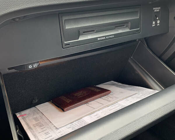 Черный Шкода Октавия, объемом двигателя 1.6 л и пробегом 239 тыс. км за 12200 $, фото 11 на Automoto.ua