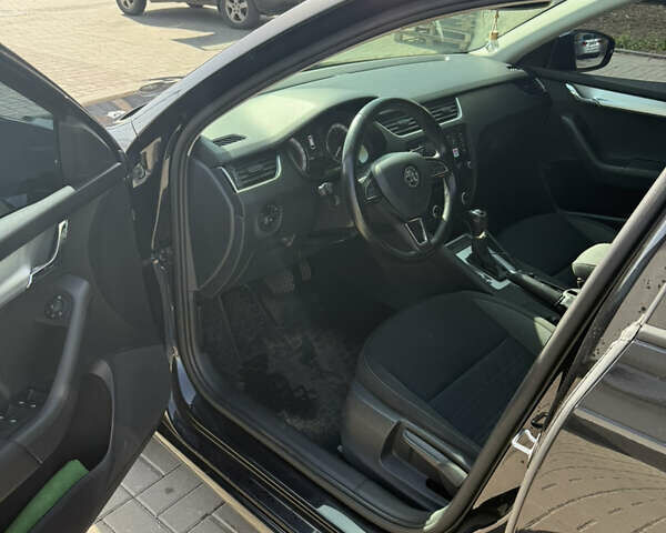 Черный Шкода Октавия, объемом двигателя 1.6 л и пробегом 280 тыс. км за 12500 $, фото 8 на Automoto.ua