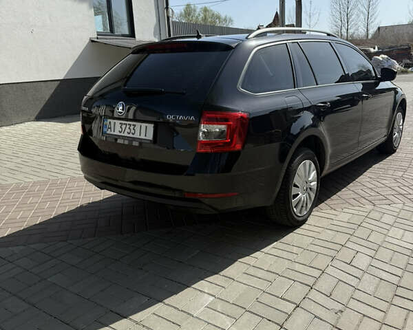 Черный Шкода Октавия, объемом двигателя 1.6 л и пробегом 280 тыс. км за 12500 $, фото 4 на Automoto.ua