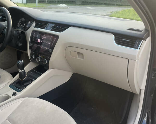 Черный Шкода Октавия, объемом двигателя 1.8 л и пробегом 236 тыс. км за 15300 $, фото 14 на Automoto.ua