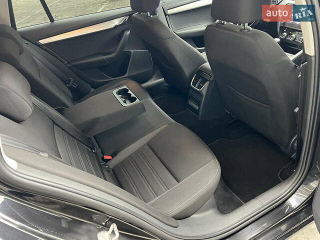 Черный Шкода Октавия, объемом двигателя 1.6 л и пробегом 219 тыс. км за 13500 $, фото 22 на Automoto.ua