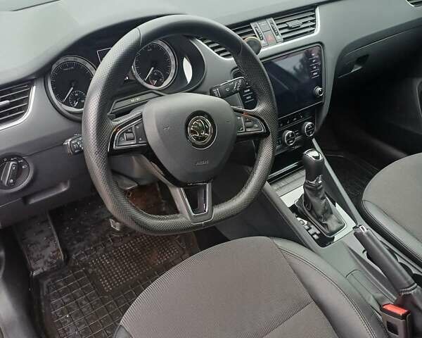 Черный Шкода Октавия, объемом двигателя 1.6 л и пробегом 270 тыс. км за 14000 $, фото 9 на Automoto.ua