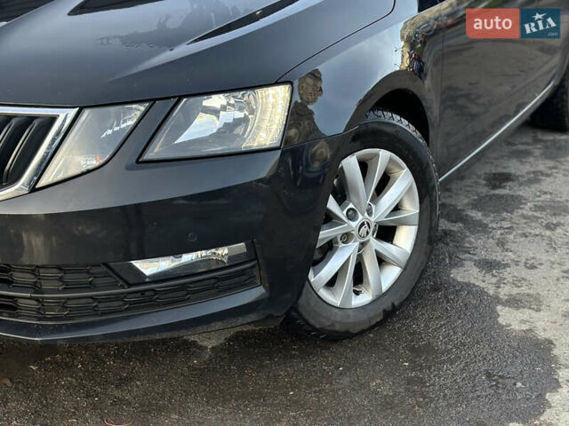 Чорний Шкода Октавія, об'ємом двигуна 1.6 л та пробігом 259 тис. км за 14200 $, фото 3 на Automoto.ua