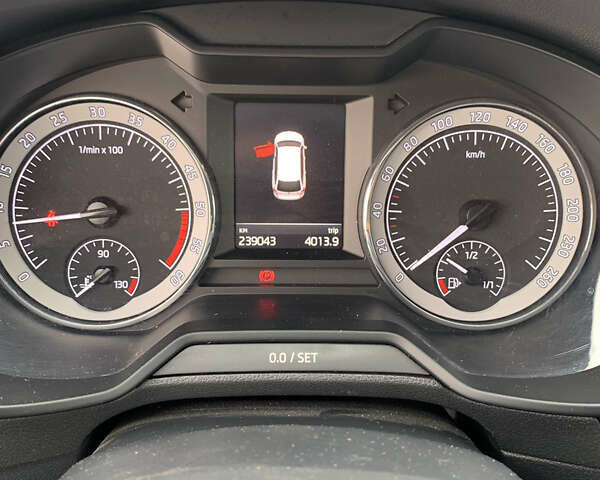 Черный Шкода Октавия, объемом двигателя 1.6 л и пробегом 239 тыс. км за 12200 $, фото 9 на Automoto.ua