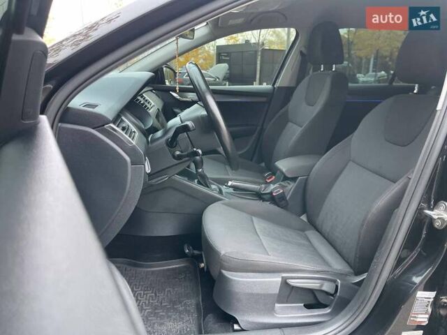 Шкода Октавія 2017 у Києві на Automoto.ua Чорний Шкода Октавія, об'ємом двигуна 1.97 л та пробігом 317 тис. км за 16290 $, фото 7 на Automoto.ua