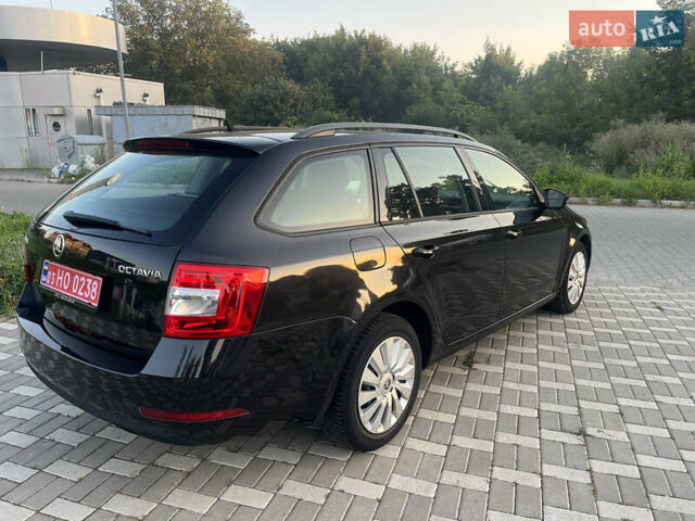 Черный Шкода Октавия, объемом двигателя 1.6 л и пробегом 231 тыс. км за 13000 $, фото 2 на Automoto.ua