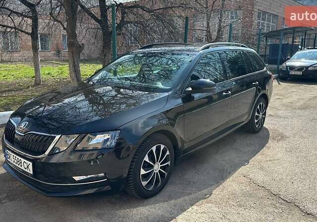 Черный Шкода Октавия, объемом двигателя 1.6 л и пробегом 207 тыс. км за 15300 $, фото 1 на Automoto.ua