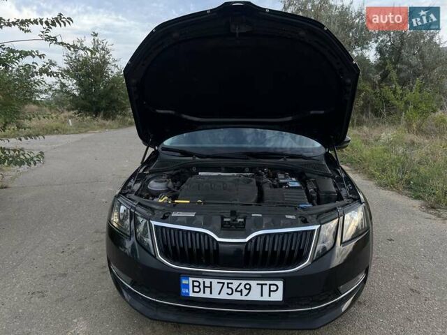Черный Шкода Октавия, объемом двигателя 1.6 л и пробегом 314 тыс. км за 13999 $, фото 3 на Automoto.ua