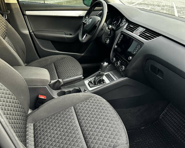 Черный Шкода Октавия, объемом двигателя 2 л и пробегом 257 тыс. км за 14750 $, фото 35 на Automoto.ua