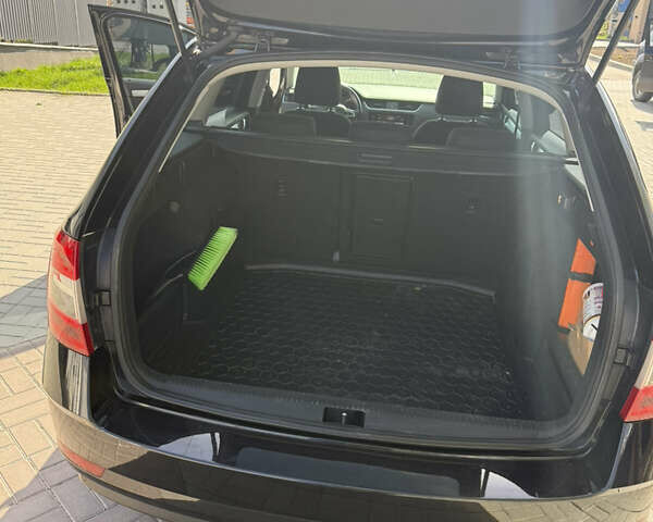 Черный Шкода Октавия, объемом двигателя 1.6 л и пробегом 280 тыс. км за 12500 $, фото 10 на Automoto.ua