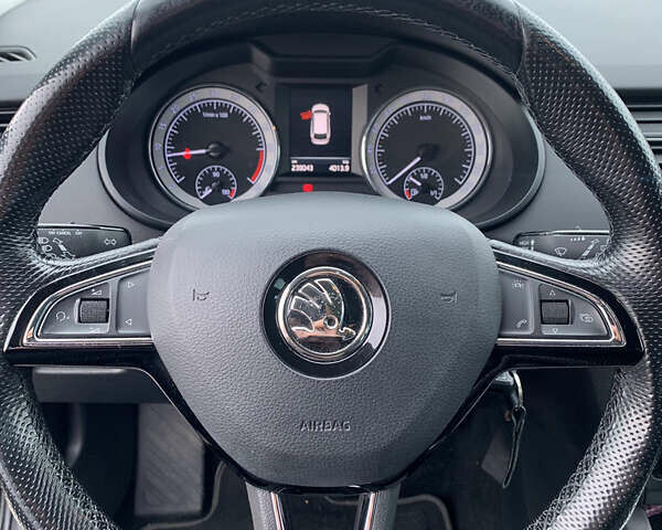 Черный Шкода Октавия, объемом двигателя 1.6 л и пробегом 239 тыс. км за 12200 $, фото 8 на Automoto.ua