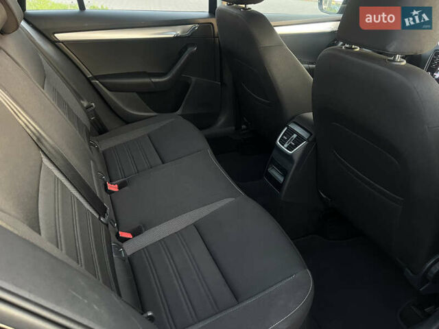 Черный Шкода Октавия, объемом двигателя 1.6 л и пробегом 231 тыс. км за 13000 $, фото 13 на Automoto.ua