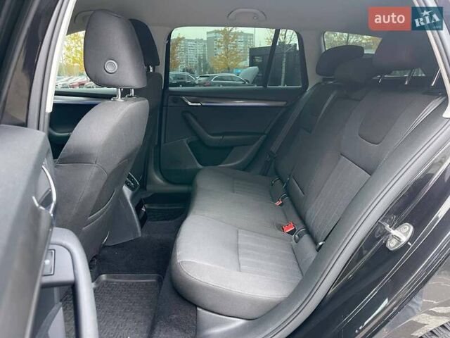 Шкода Октавія 2017 у Києві на Automoto.ua Чорний Шкода Октавія, об'ємом двигуна 1.97 л та пробігом 317 тис. км за 16290 $, фото 8 на Automoto.ua