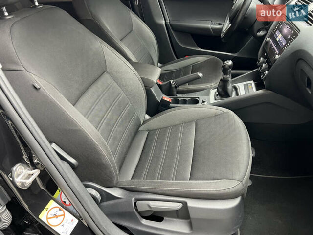 Черный Шкода Октавия, объемом двигателя 1.6 л и пробегом 219 тыс. км за 13500 $, фото 26 на Automoto.ua