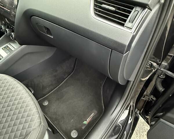 Черный Шкода Октавия, объемом двигателя 2 л и пробегом 235 тыс. км за 15800 $, фото 51 на Automoto.ua