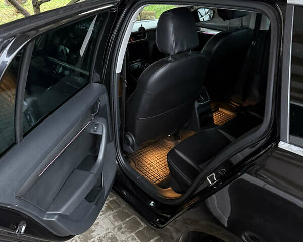 Черный Шкода Октавия, объемом двигателя 1.6 л и пробегом 306 тыс. км за 14500 $, фото 13 на Automoto.ua