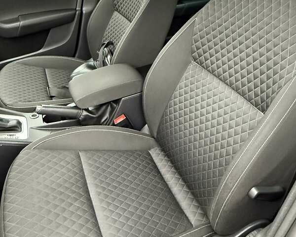 Черный Шкода Октавия, объемом двигателя 2 л и пробегом 235 тыс. км за 15800 $, фото 66 на Automoto.ua