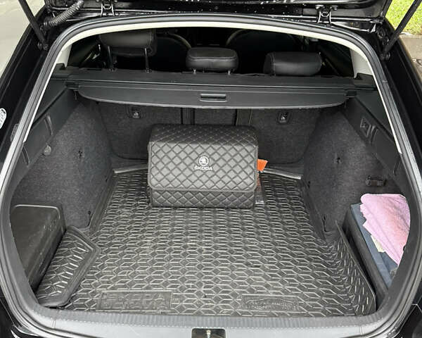 Черный Шкода Октавия, объемом двигателя 1.6 л и пробегом 306 тыс. км за 14500 $, фото 8 на Automoto.ua