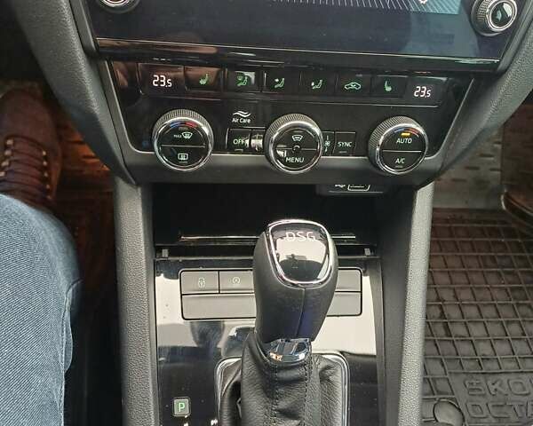Черный Шкода Октавия, объемом двигателя 1.6 л и пробегом 270 тыс. км за 14000 $, фото 21 на Automoto.ua