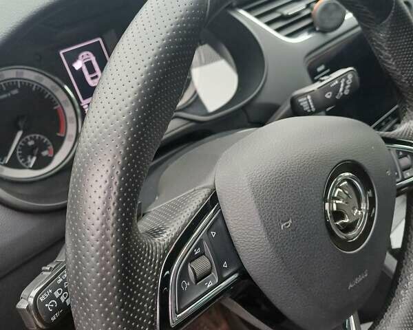 Черный Шкода Октавия, объемом двигателя 1.6 л и пробегом 270 тыс. км за 14000 $, фото 10 на Automoto.ua