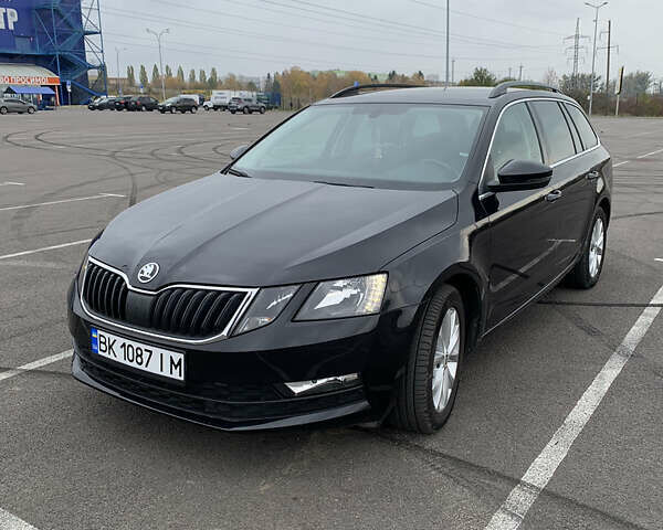 Черный Шкода Октавия, объемом двигателя 1.6 л и пробегом 239 тыс. км за 12200 $, фото 1 на Automoto.ua