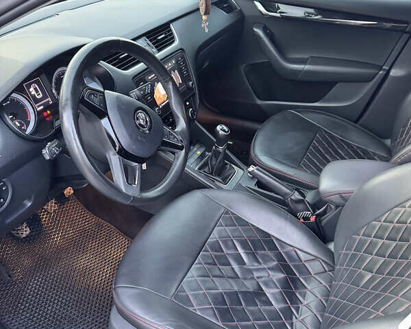 Черный Шкода Октавия, объемом двигателя 1.97 л и пробегом 284 тыс. км за 16000 $, фото 12 на Automoto.ua