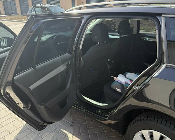 Черный Шкода Октавия, объемом двигателя 1.6 л и пробегом 280 тыс. км за 12500 $, фото 9 на Automoto.ua