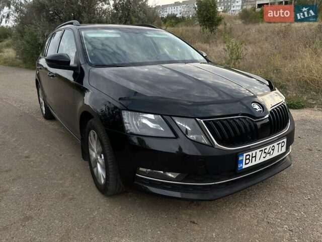 Черный Шкода Октавия, объемом двигателя 1.6 л и пробегом 314 тыс. км за 13999 $, фото 2 на Automoto.ua