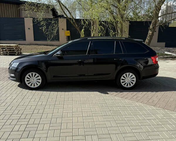 Черный Шкода Октавия, объемом двигателя 1.6 л и пробегом 280 тыс. км за 12500 $, фото 7 на Automoto.ua