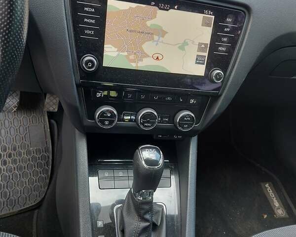 Черный Шкода Октавия, объемом двигателя 2 л и пробегом 208 тыс. км за 16800 $, фото 1 на Automoto.ua
