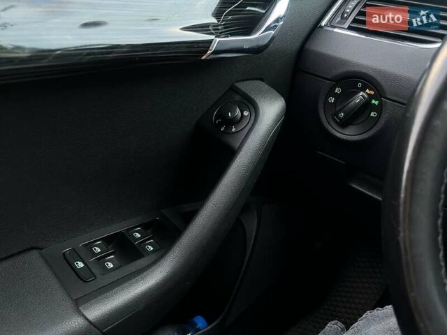 Черный Шкода Октавия, объемом двигателя 1.6 л и пробегом 314 тыс. км за 13999 $, фото 12 на Automoto.ua