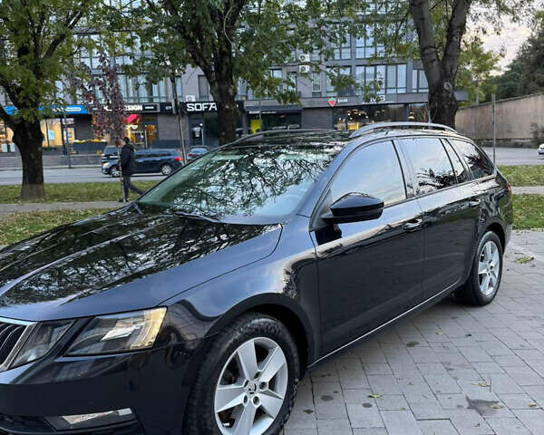 Шкода Октавия 2017 в Ужгороде на Automoto.ua Черный Шкода Октавия, объемом двигателя 2 л и пробегом 286 тыс. км за 14150 $, фото 15 на Automoto.ua